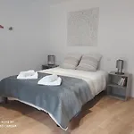 Aux Portes De Apartment