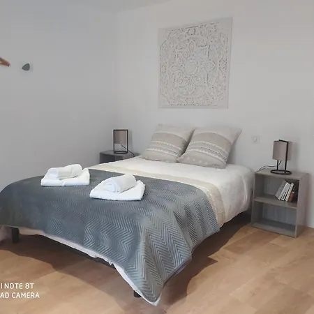 Aux Portes De Apartment